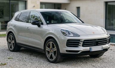 Assurer un Porsche Cayenne : tarifs, entretien et dépenses